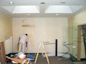 Maler- und Lackierarbeiten - Präsentationsraum vorher Bielefeld